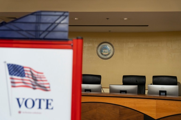 Which CT towns had the highest voter turnout for the primaries?