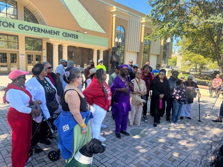 Bridgeport residents rally behind Police Chief Roderick Porter amid union dispute