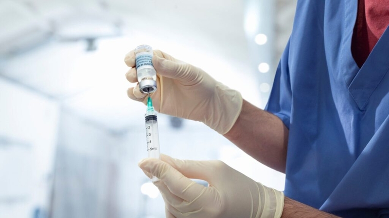 Rhode Islanders are slow to get the COVID-19 shot this year. Are federal guidelines to blame?
