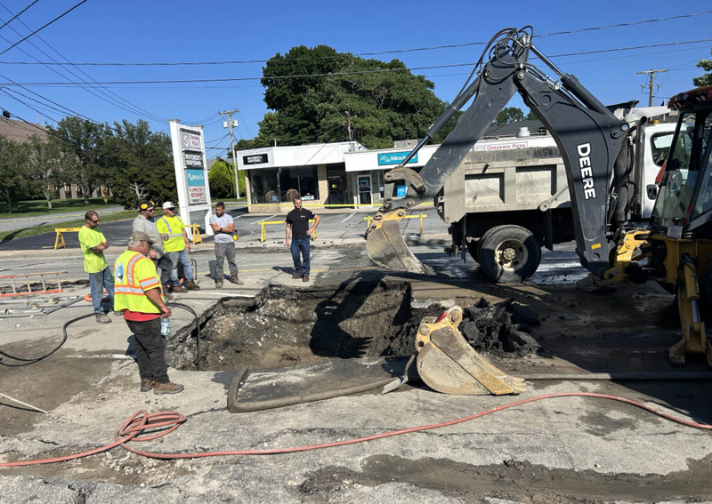 Water main break closes West Main Road in Middletown, prompts boil water advisory