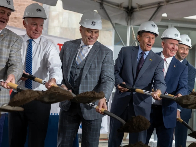 Electric Boat cheers move into new campus at former Crystal Mall in Waterford, Conn.