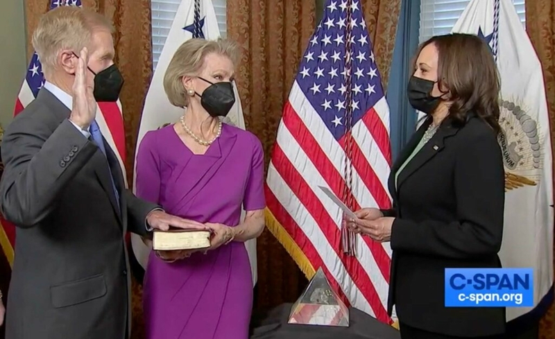 Former U.S. Sen. Bill Nelson of Florida sworn in as new head of NASA