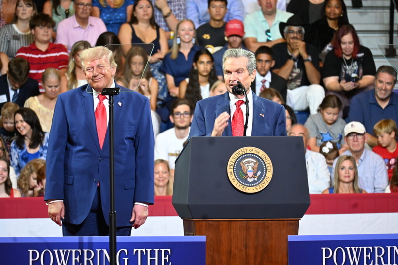 Trump makes if official and endorses Jackson in race for Georgia governor