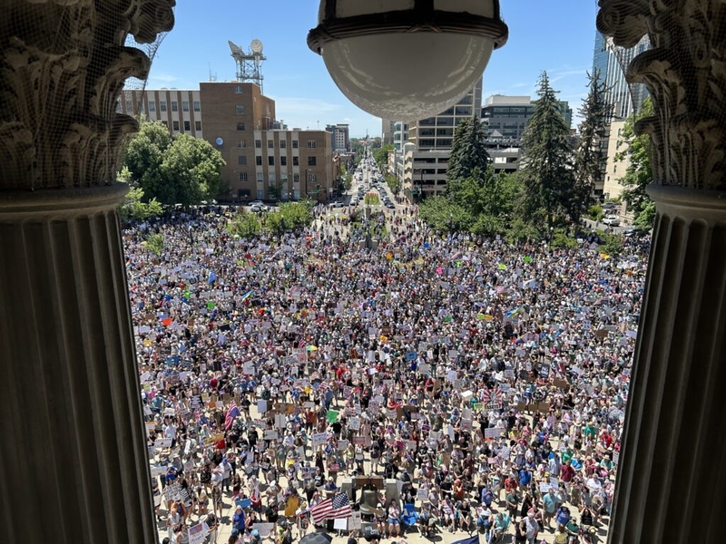 Thousands participate in ‘No Kings Day’ protest at Idaho State Capitol ...