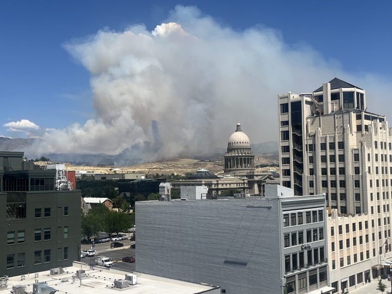 Wildfire starts in Boise Foothills, public asked to leave Ridge to Rivers Trail System
