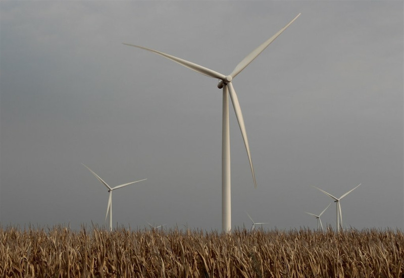 Experts: Iowa’s renewable energy growth depends on better transmission