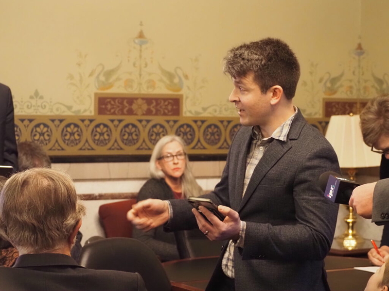 Senate panel advances bill tightening obscenity laws for schools, libraries