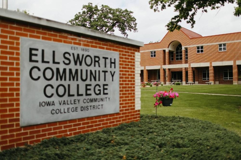 Iowa community colleges to use state grants for new regional career training centers