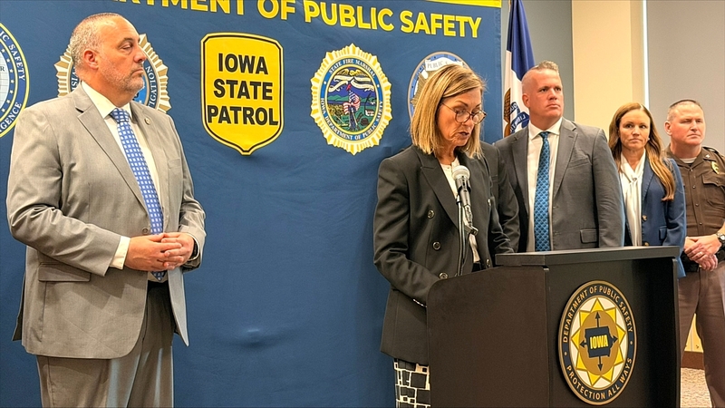 Reynolds calls for a ‘total ban’ on kratom and synthetic variants in Iowa