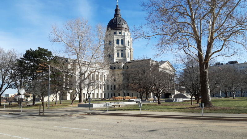 House rebounds to endorse constitutional amendment on administrative regulations