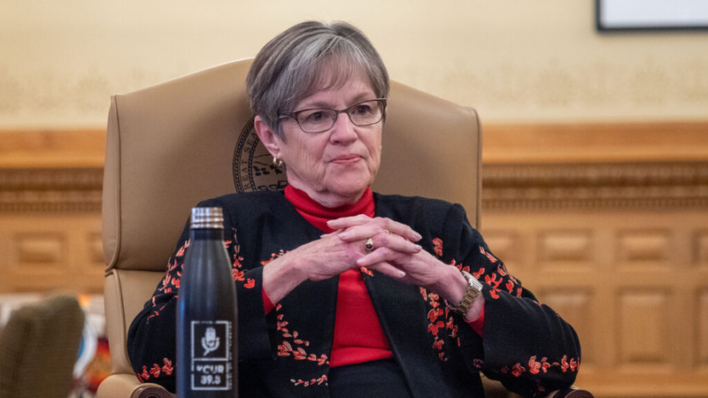 Kelly signs law strengthening oversight, regulation of pharmacy middlemen