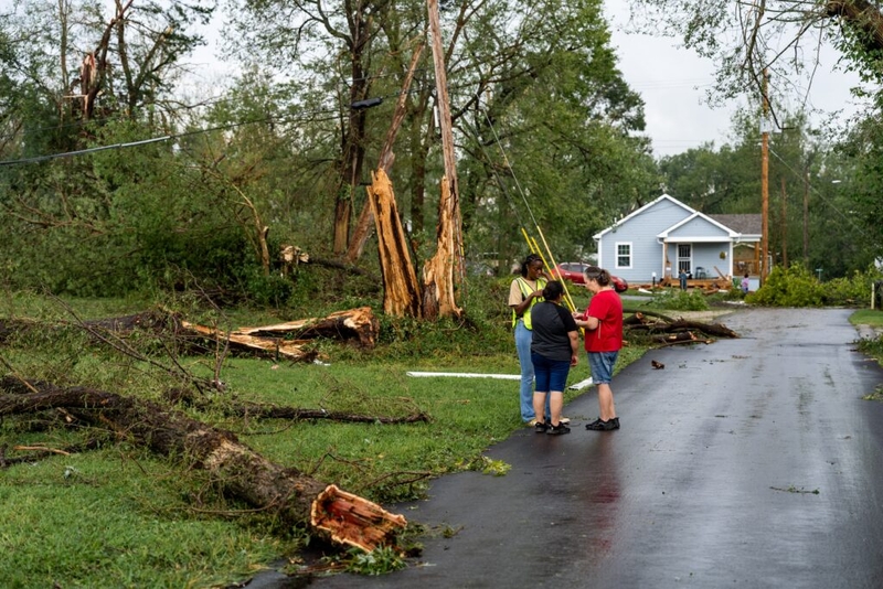 Kansas City groups band together in wake of surprise storm’s severe damage, slow government response