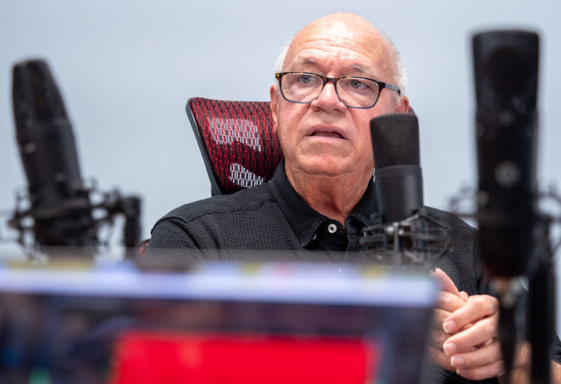 Former Kansas prison officials pressure governor to commute death sentences