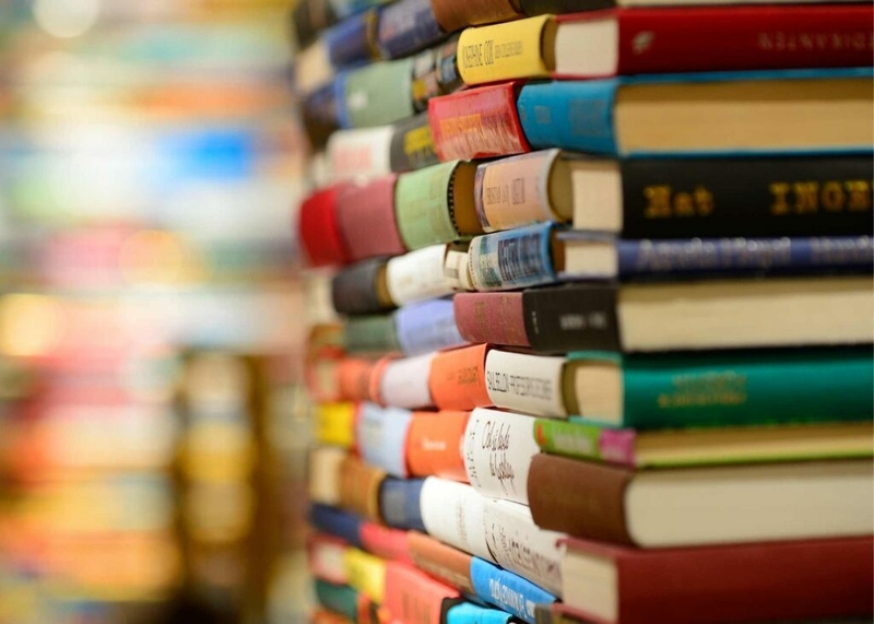 An âunprecedented floodâ of book bans engulfs U.S. school districts, PEN report says