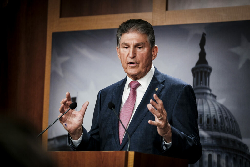 Manchin seeks bipartisan âsweet spotâ for a new try at his energy permitting bill