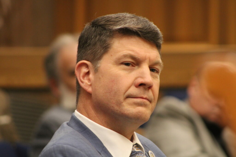 Voting irregularities lead to passage of bill targeting gov’t employee unions