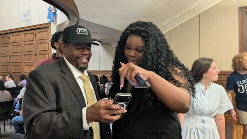 Democratic Senate hopeful Jamie Davis avoids GOP talk at LSU voter event