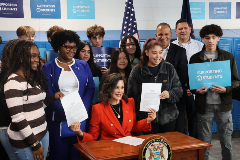 Whitmer signs off on school cell phone ban set for next fall