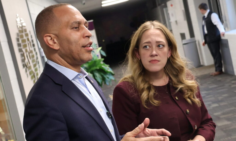 Jeffries joins Hines for roundtable on community concerns in Michigan’s 10th Congressional District