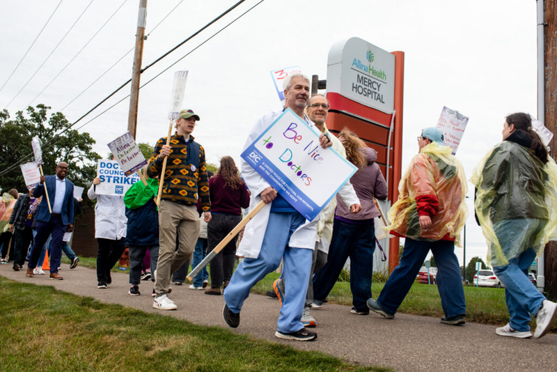 Nearly 150 Allina hospital doctors walk off the job in historic 4-day strike in Minnesota