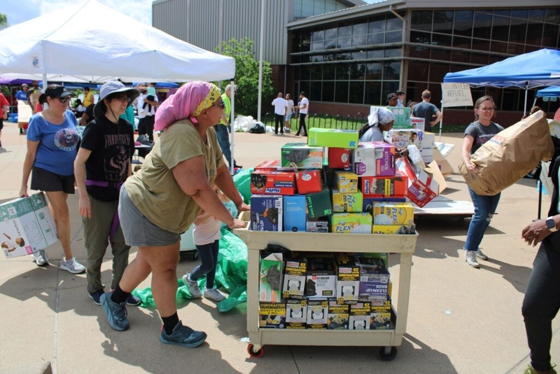 Volunteers help tornado-hit St. Louis amid wait for federal aid