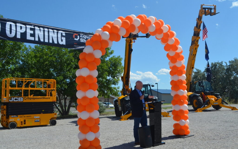 Governor highlights construction rental company as an industry investment