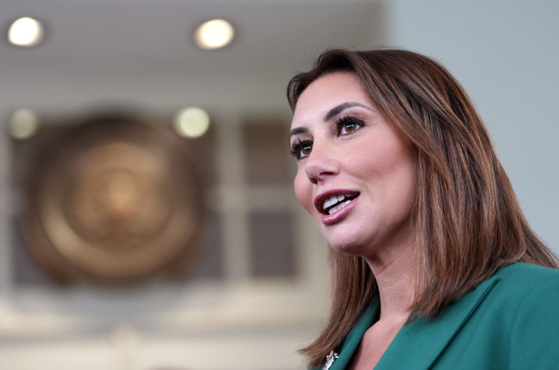 Controversial U.S. attorney to remain in post