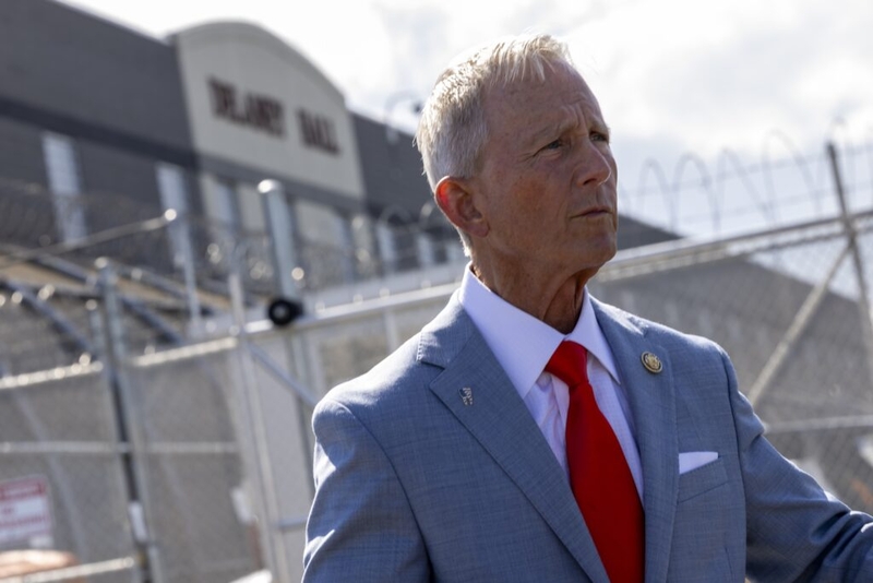 Democrats have long hopes, and odds, in bid to oust Jeff Van Drew