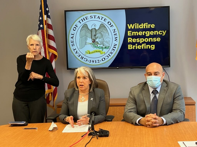 Governor promises a temporary halt to prescribed burns while wildfires rage in New Mexico