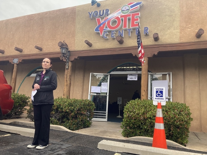 First day of early voting includes ‘hiccup’ for same-day registration