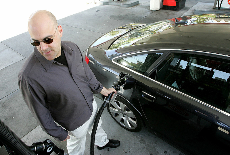 U.S. House panel grills oil executives on soaring gas prices