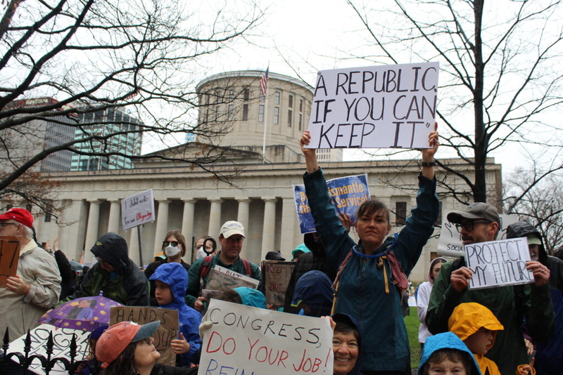 Thousands gather at Ohio Statehouse in “Hands Off” to protest Trump