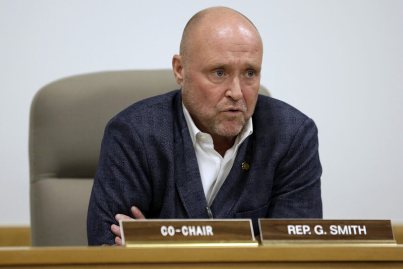 ‘Up to voters of his district:’ Oregon lawmakers mostly silent on Rep. Greg Smith ethics violations