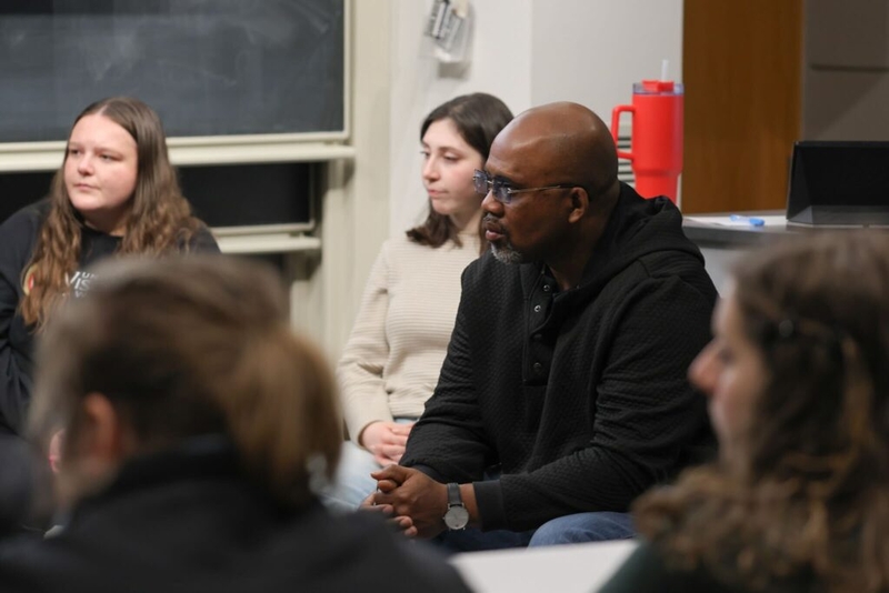 Formerly incarcerated teacher instructs UW law students about criminal justice system 