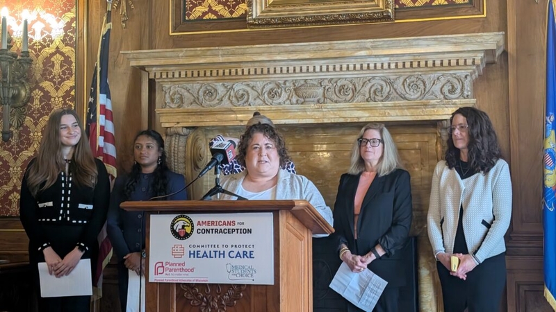 Democrats and advocates call for  state birth control protections