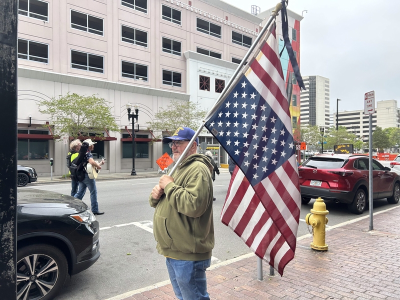 No Kings marches attract crowds even in conservative areas of Florida ...