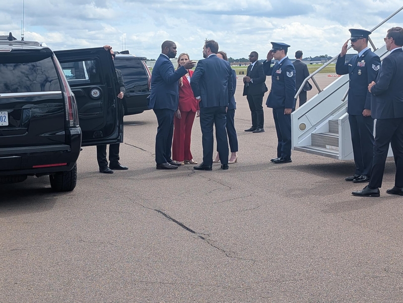 In Lakeland visit, J.D. Vance says Angie Nixon ‘doesn’t belong in America’