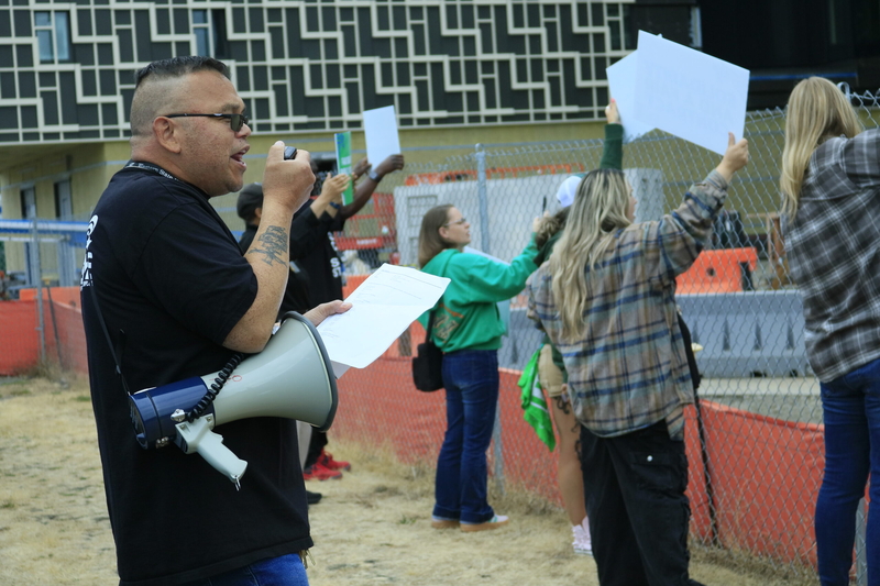 WA governor met with state worker protest at hospital construction ceremony