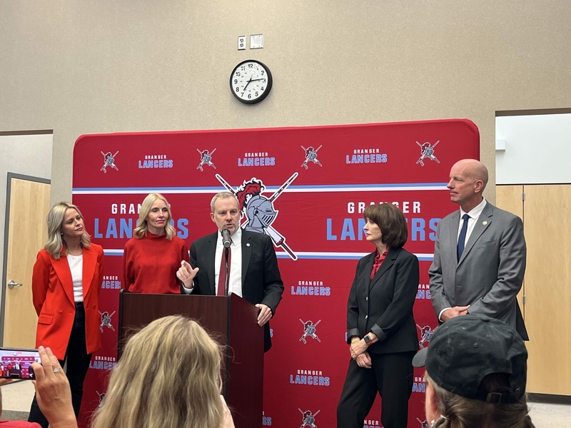 Utah schools may ban cellphones during class time in 2025