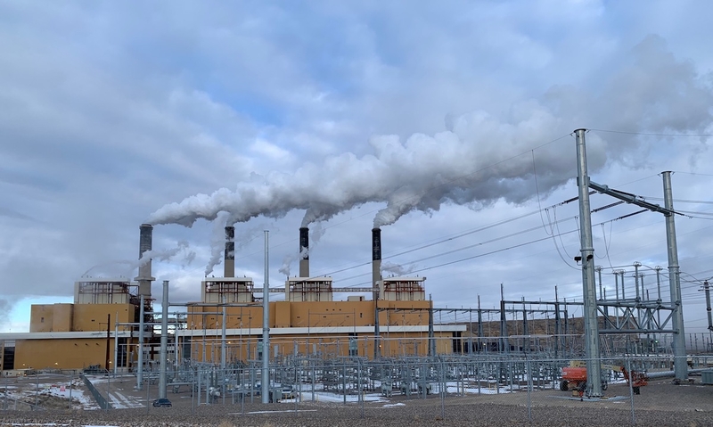PacifiCorp throws lifeline to one Wyoming power plant, confirms end of coal at another