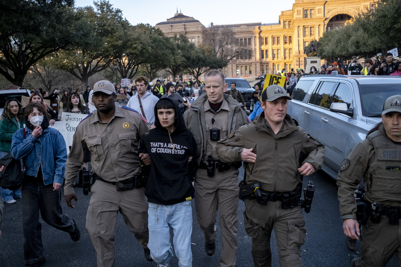 Hundreds of Texas public school students walk out to protest ICE killings