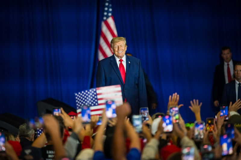 Trump midterm rally draws thousands of supporters to Oklahoma town