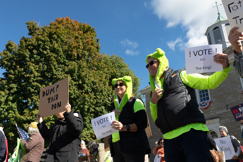 Corydon protesters call on Hoosiers to vote early in latest anti-Trump ‘No Kings’ demonstration
