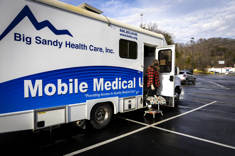 Not all expectant moms can reach a doctor’s office. This Kentucky clinic travels to them.