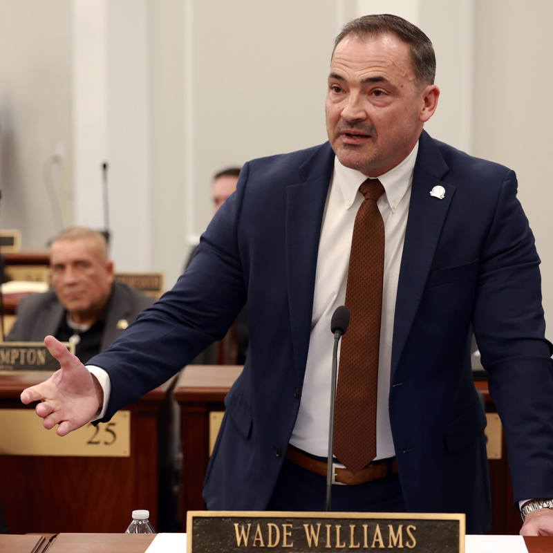 ‘Halo’ zone around police, ICE nears final passage as Dems voice First Amendment concerns