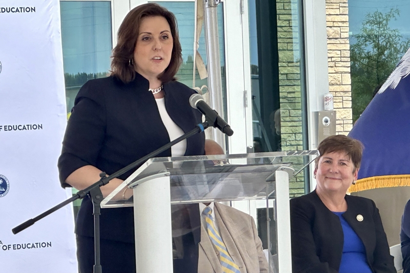 2 longtime educators compete in Democratic primary for SC superintendent