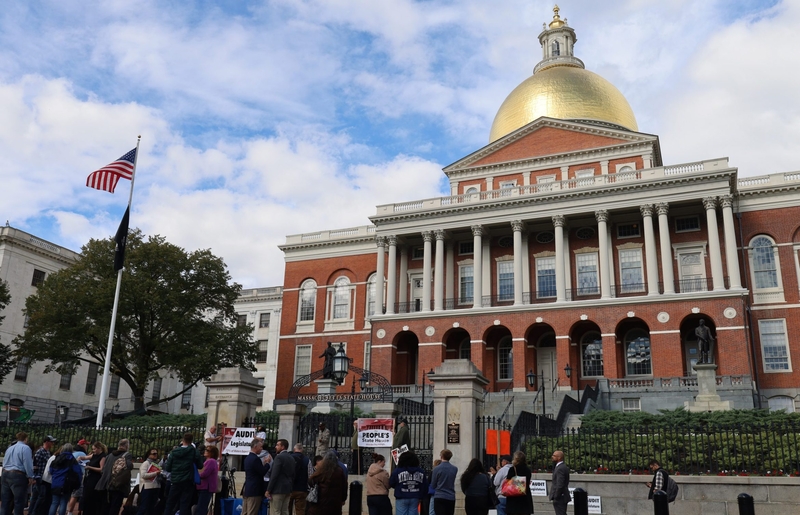 ‘They’re making a huge bet’:&nbsp;Rent control referendum splits progressives
