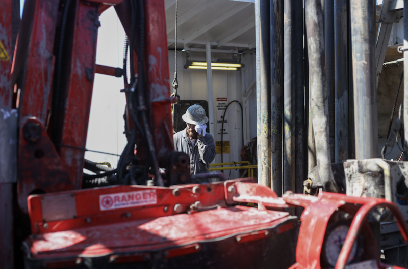 A floorhand working on the Spartan 151 rig wipes his face with a rag. (Photo by Nathaniel Herz/Northern Journal)