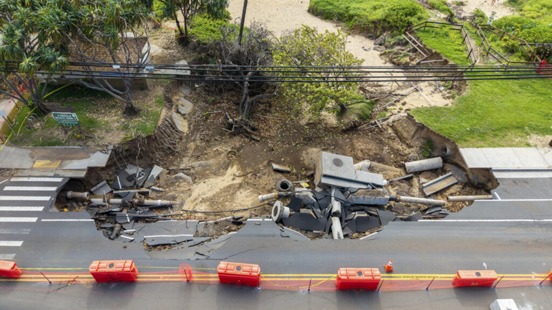 A sinkhole damaged South Kīhei Road near Kamaole Beach Park II after the Kona low storms in March. (Sean Hower/Civil Beat/2026)