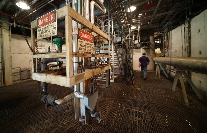 HECO HEI Building, ground floor for Waiau Turbine 3 Turbine 4. Generator. 14 april 2016.